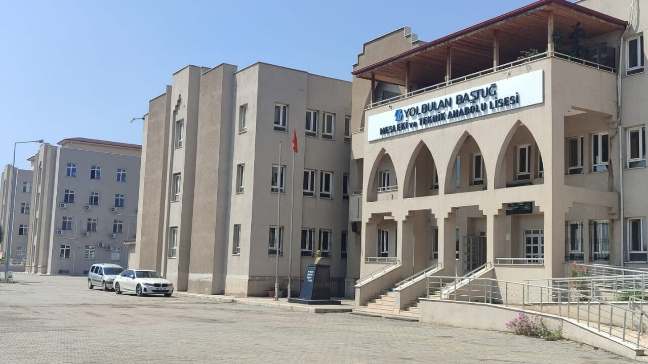 Osmaniye'deki Bu Lisede 1 Tane Bile Kız Öğrenci Yok! (3)