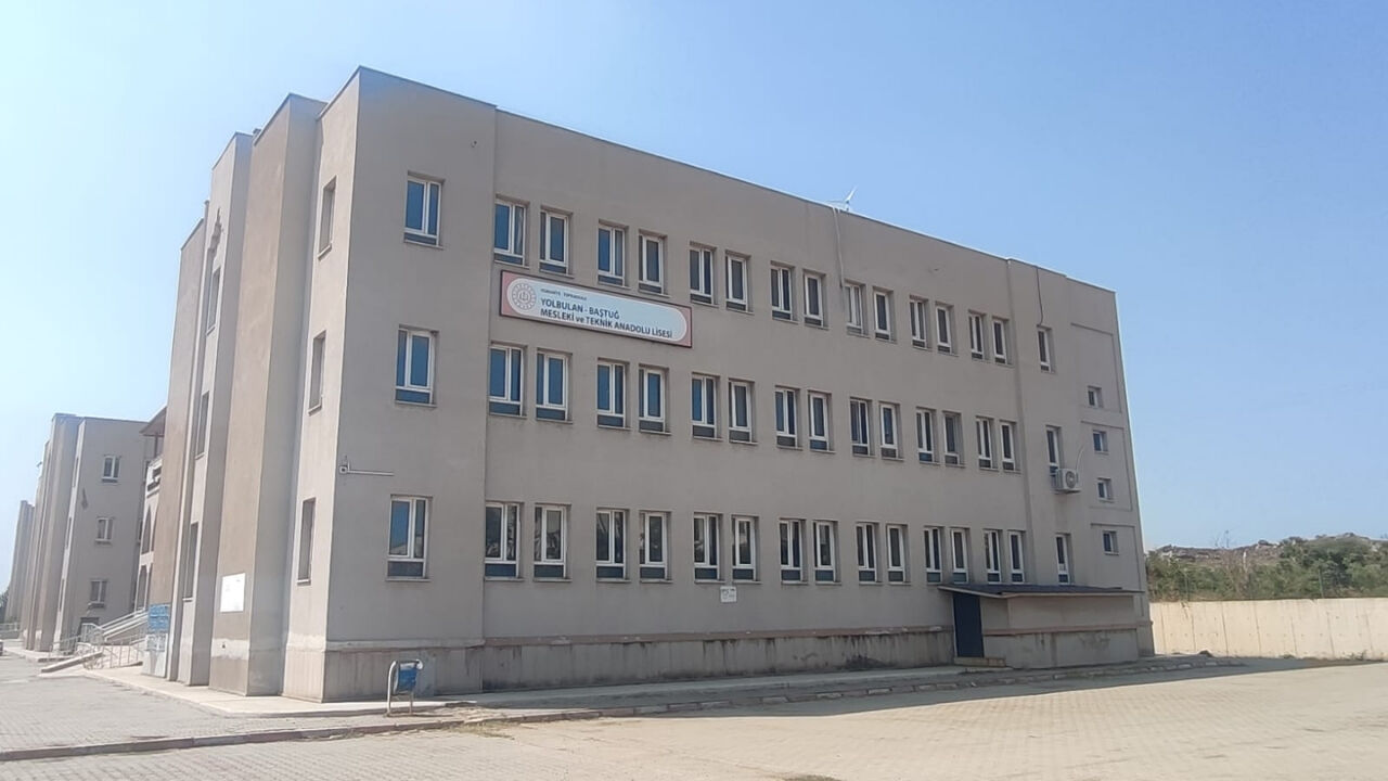 Osmaniye'deki Bu Lisede 1 Tane Bile Kız Öğrenci Yok! (8)