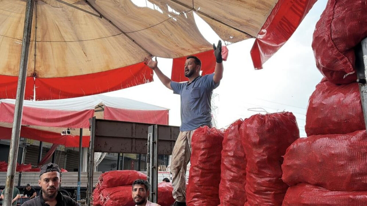 Osmaniyeliler Sebze Hali’ne Akın Etti İşte Kışlık Biber Ve Domates Fiyatları (2)