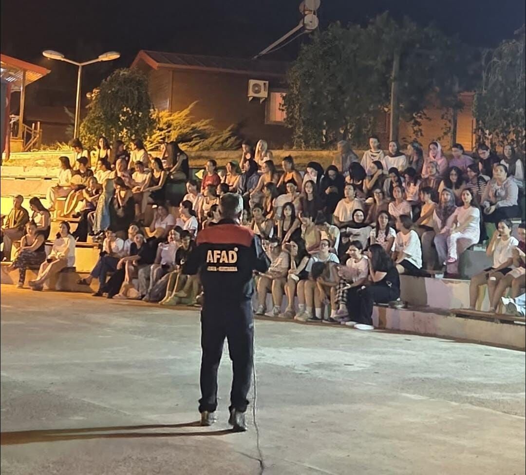 Kadirli’de Gençlere Çadır Kurma ve Afet Farkındalık Eğitimi Verildi