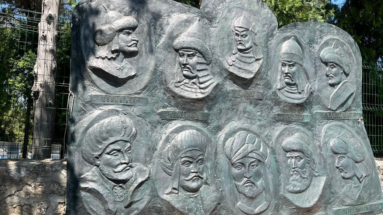 Sülemiş Tesisleri'ni Ziyaret Edenleri Türk Tarihinin Dev İsimleri Karşılıyor (1)