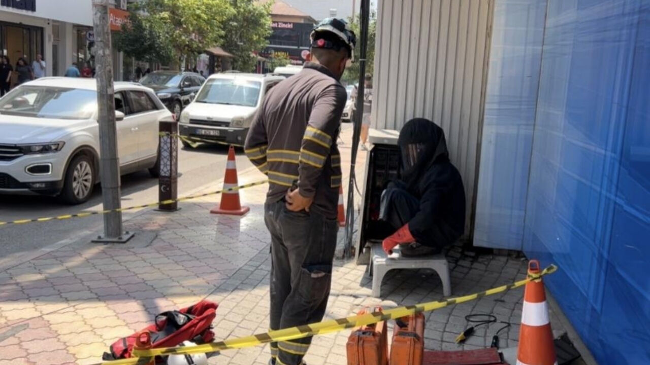 Trafoda Yangın Çıktı, Onlar Atm’den Para Çekmeye Devam Etti!