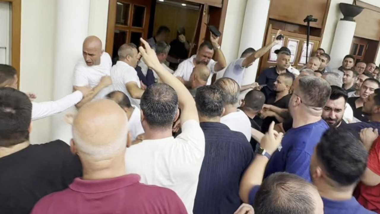 Yeni Servis Plakası Ihale Kararına Servisçiler Tepki Gösterdi (2)