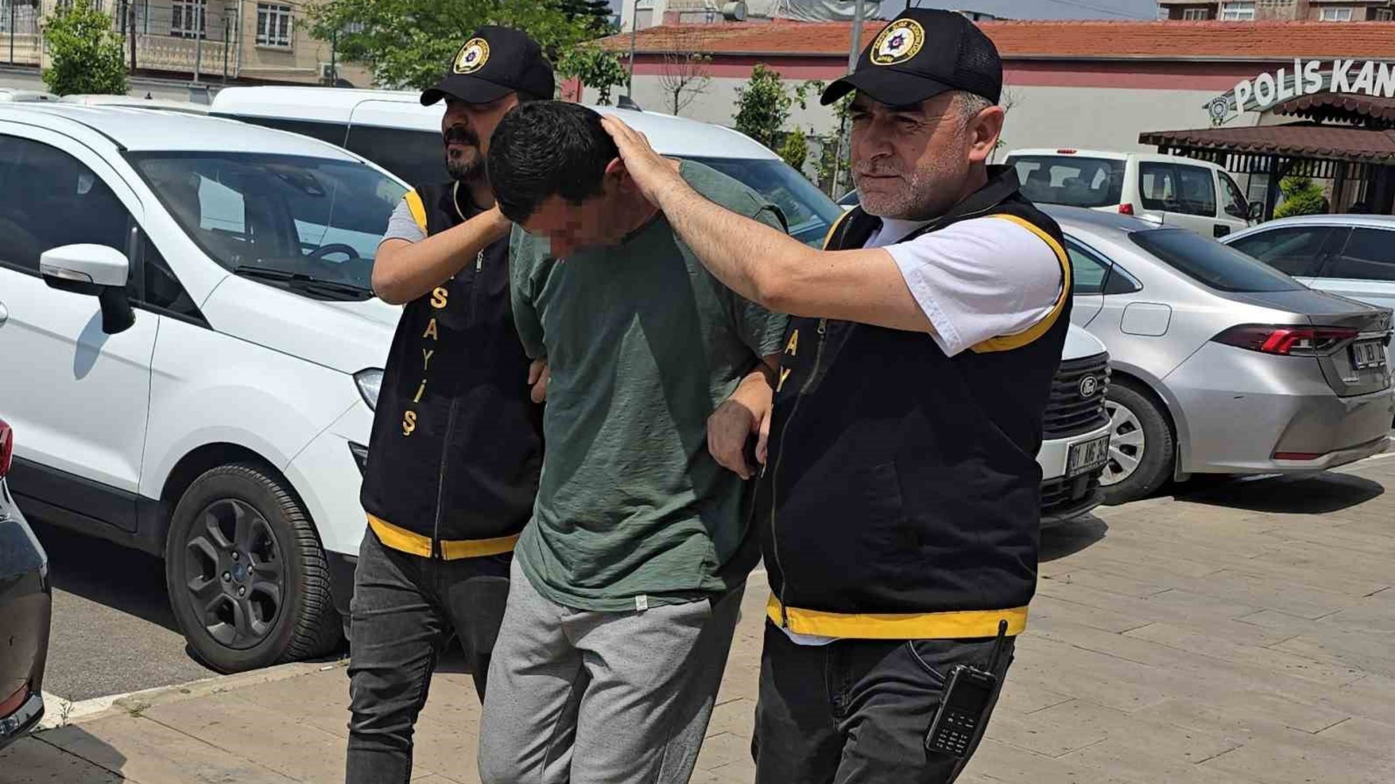 Adana Yüreğir'de Market Hırsızlığı Gerçekleşti (2)