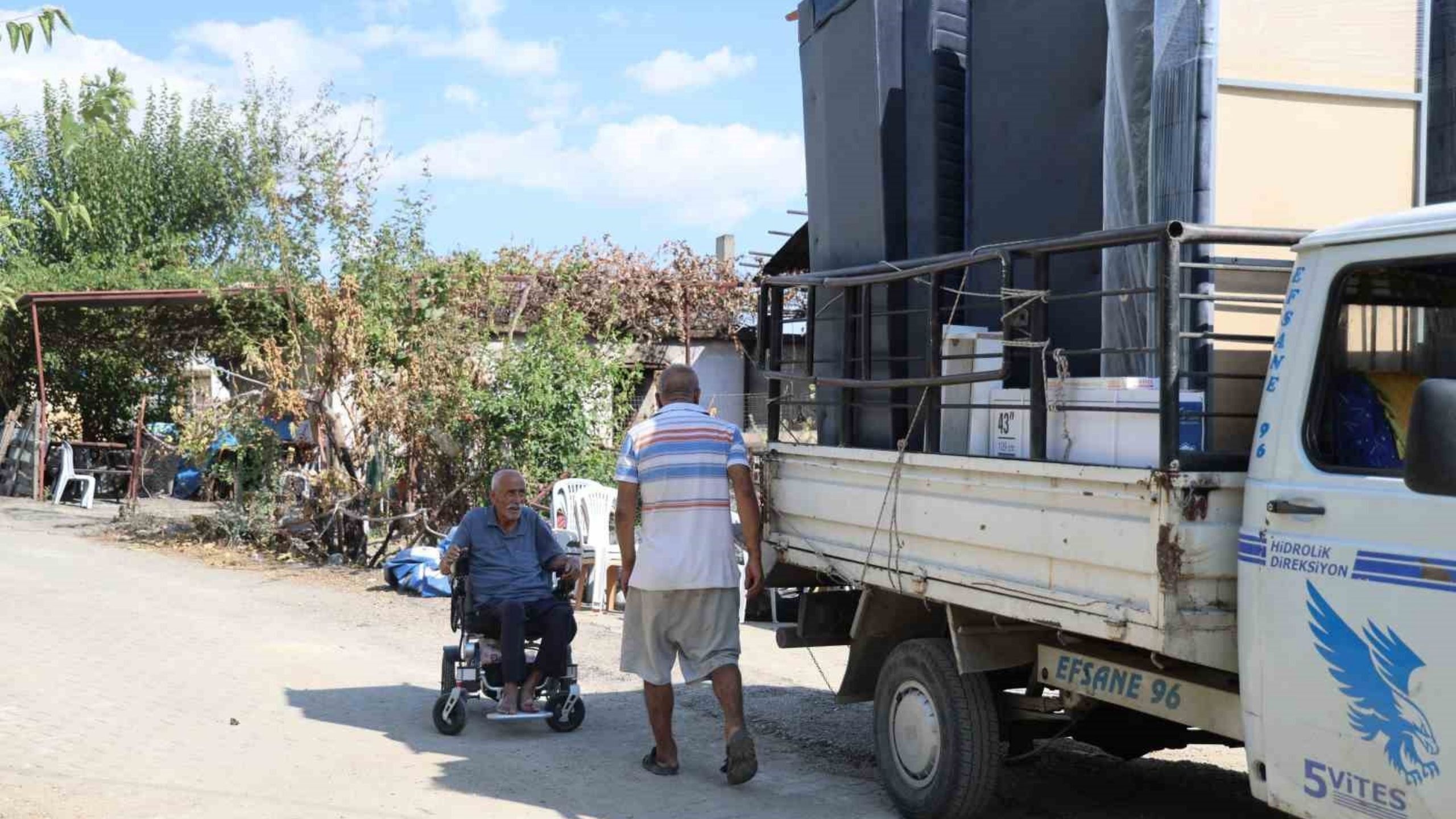 Adana'daki Orman Yangınında 46 Yıllık Yanan Evin Eşyaları Yenilendi (1)