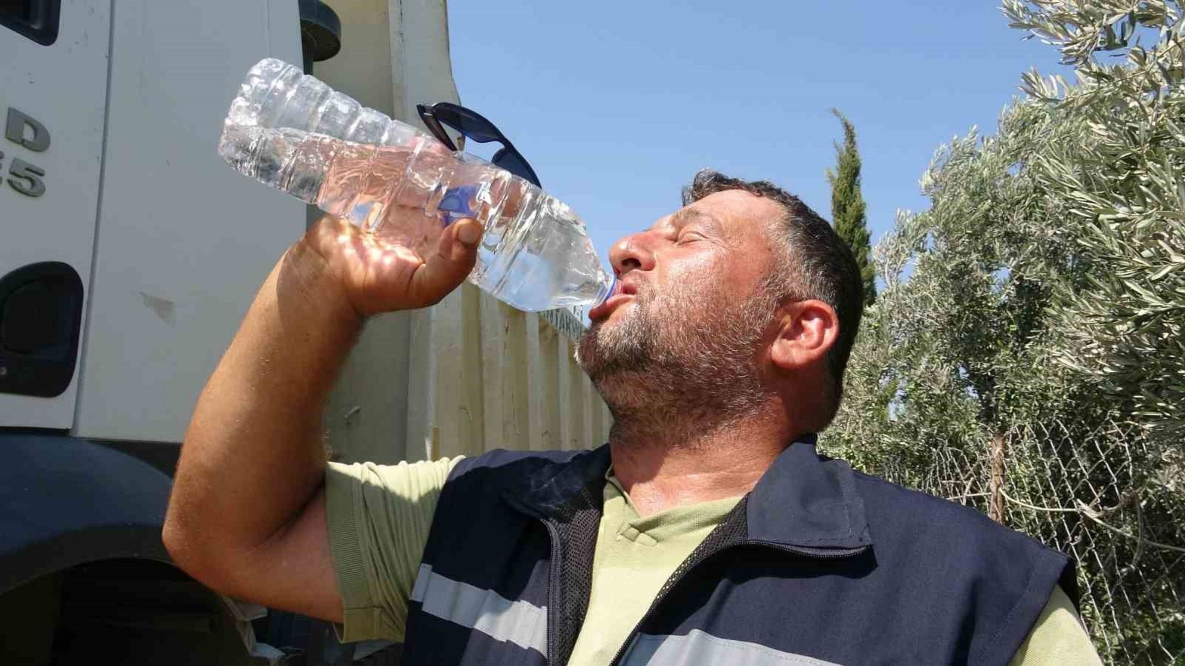 Antakya Belediyesi Asfalt Ekipleri Kavurucu Sıcakta Çalışıyor (2)