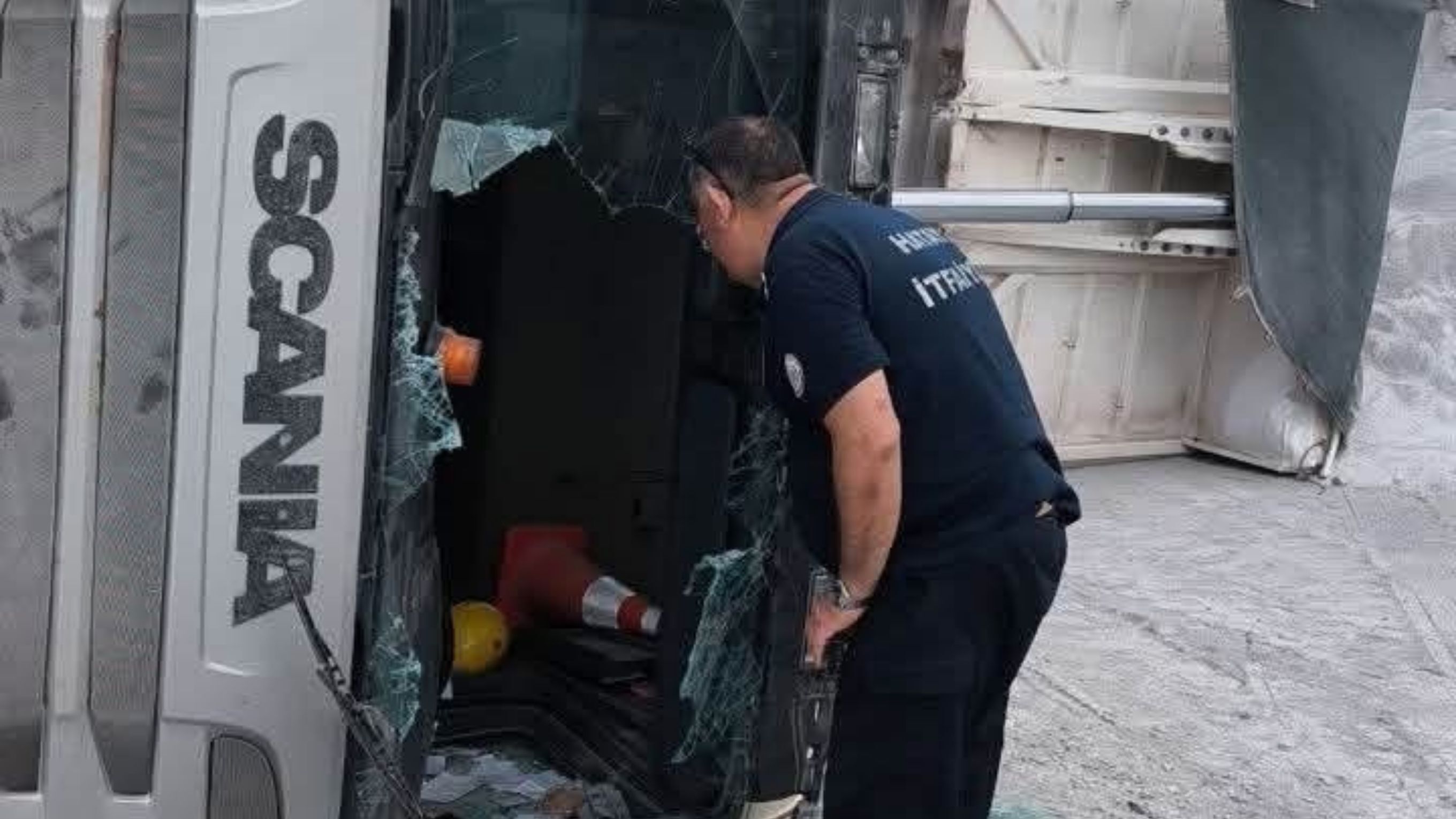 Arsuz Nardüzü Mahallesinde Kum Yüklü Kamyon Devrildi (2)