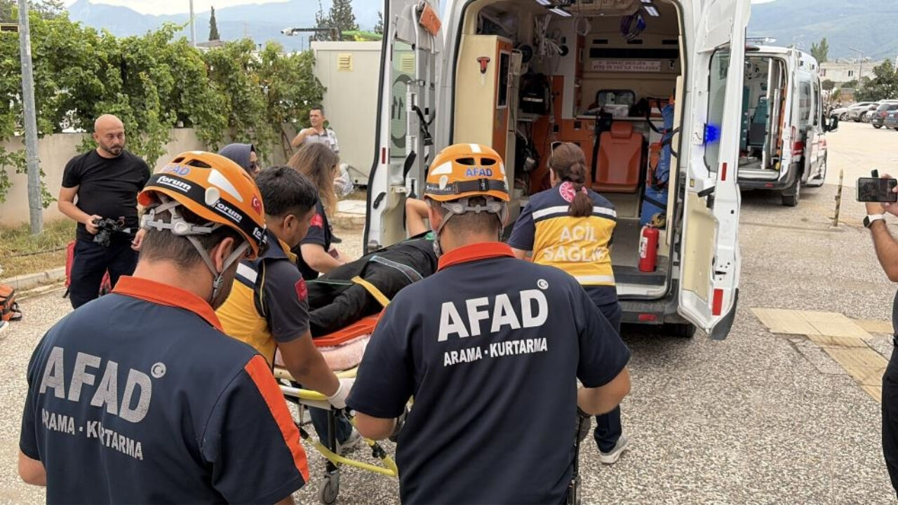Bodrumda Baygın Bulundular, Çatıdan İtfaiye İndirdi! Osmaniye'de Nefes Kesen Dakikalar (1)