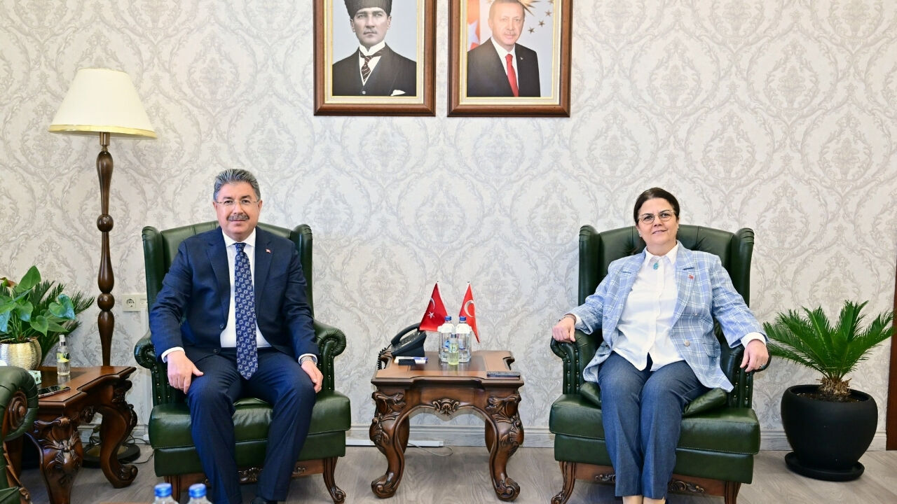 Derya Yanık’tan Eskişehir Valisi Dr. Erdinç Yılmaz’a Ziyaret (1)
