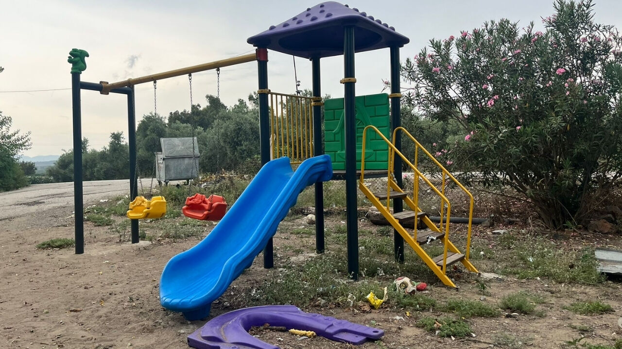 Erzinde Evin Bahçesi Görenleri Büyülüyor