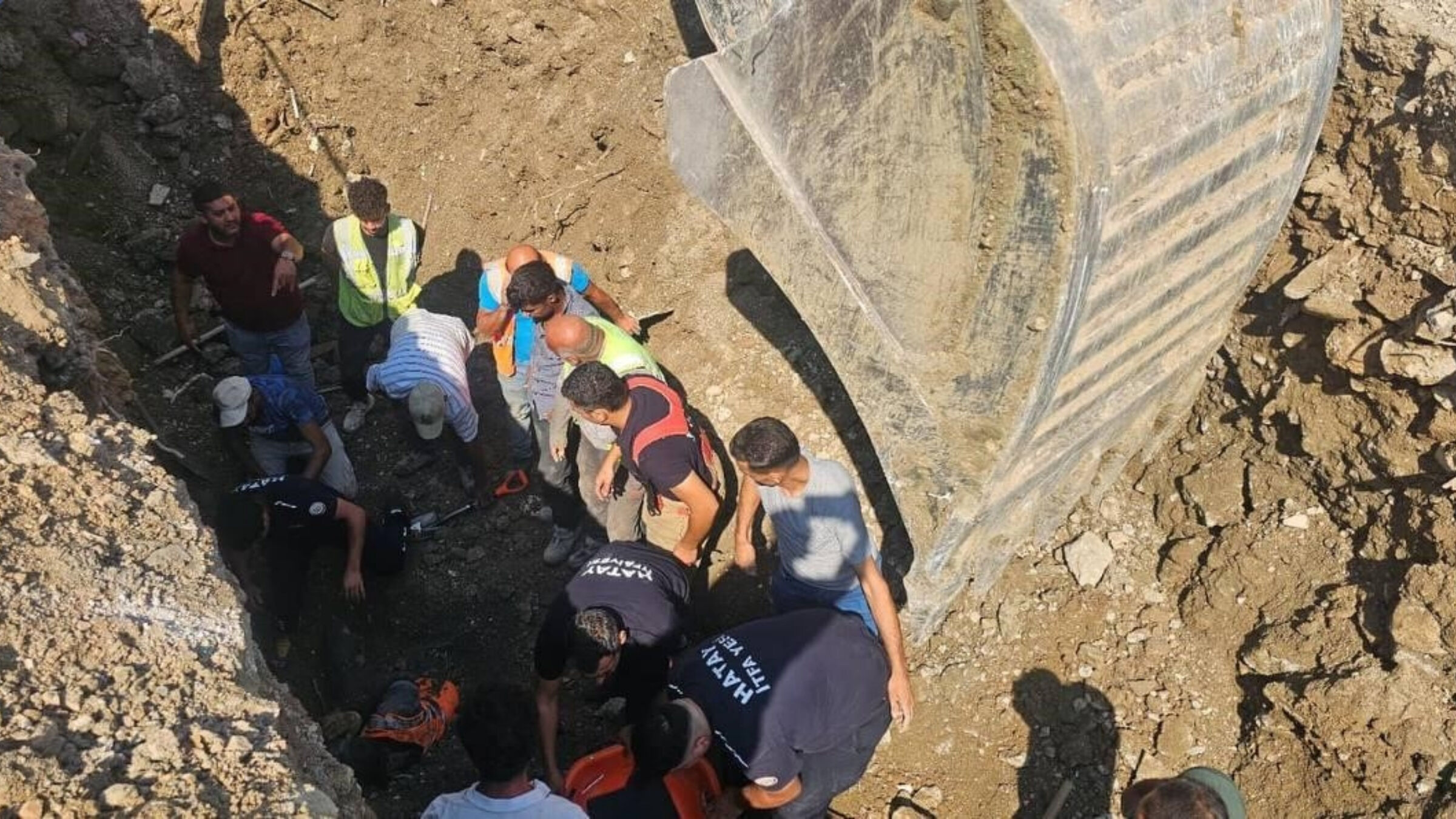 Hatay Antakya'da Altyapı Çalışmasında Göçük Meydana Geldi (2)