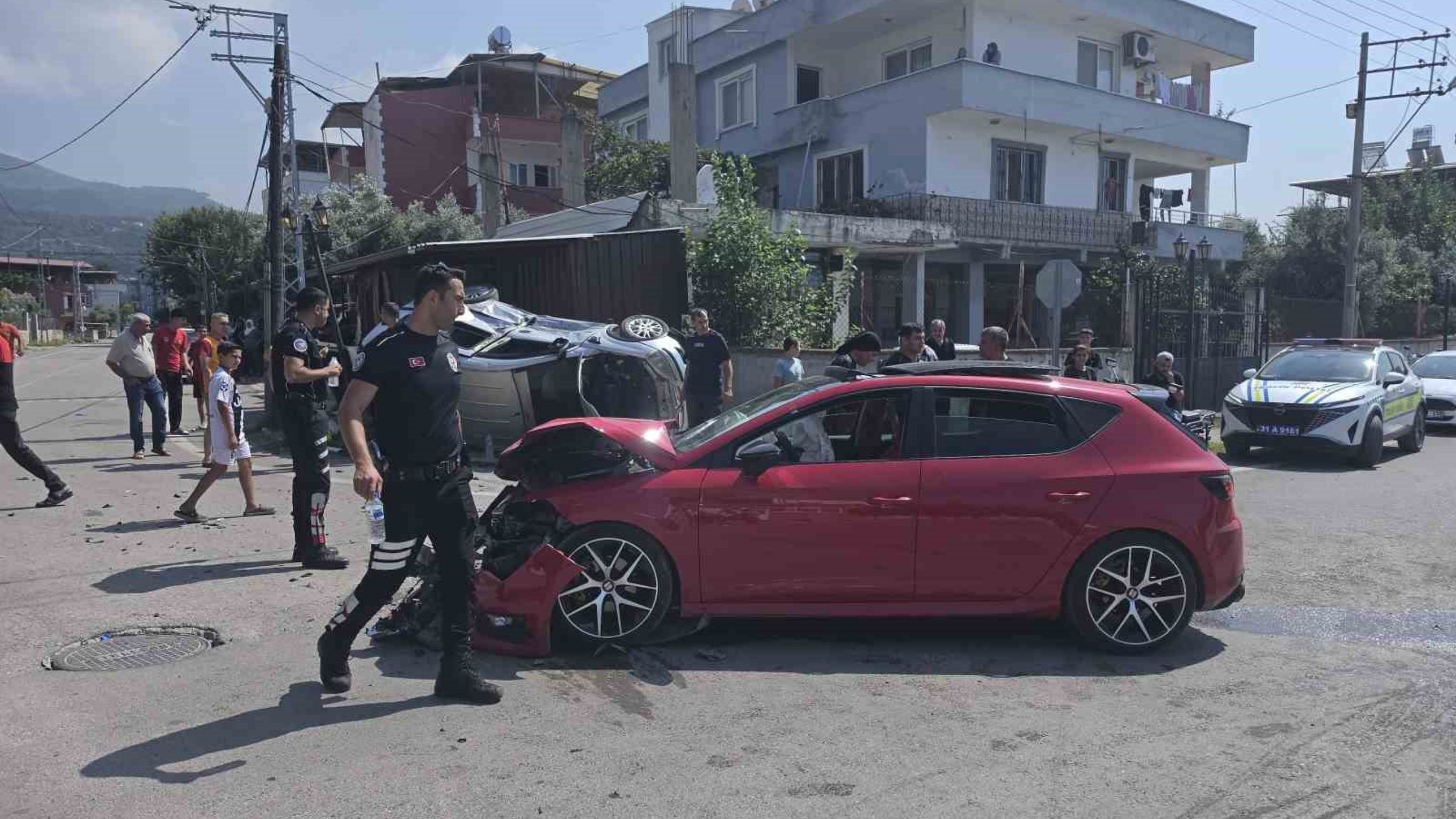 Hatay Payas Fatih Mahallesinde Kazada Iki Otomobil Çarpıştı (2)