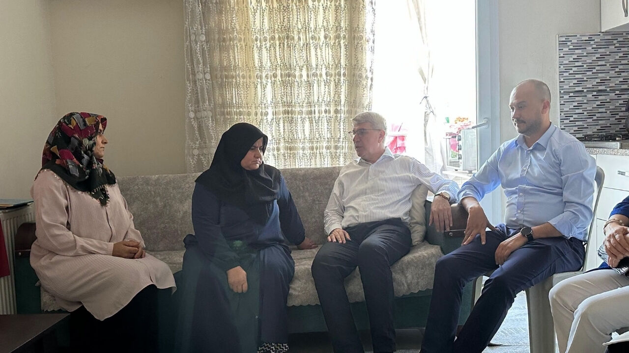 Illetvekili Seydi Gülsoy Ve Başkan Uyutmaz’dan Toprakkale Çıkarması.jpg,
