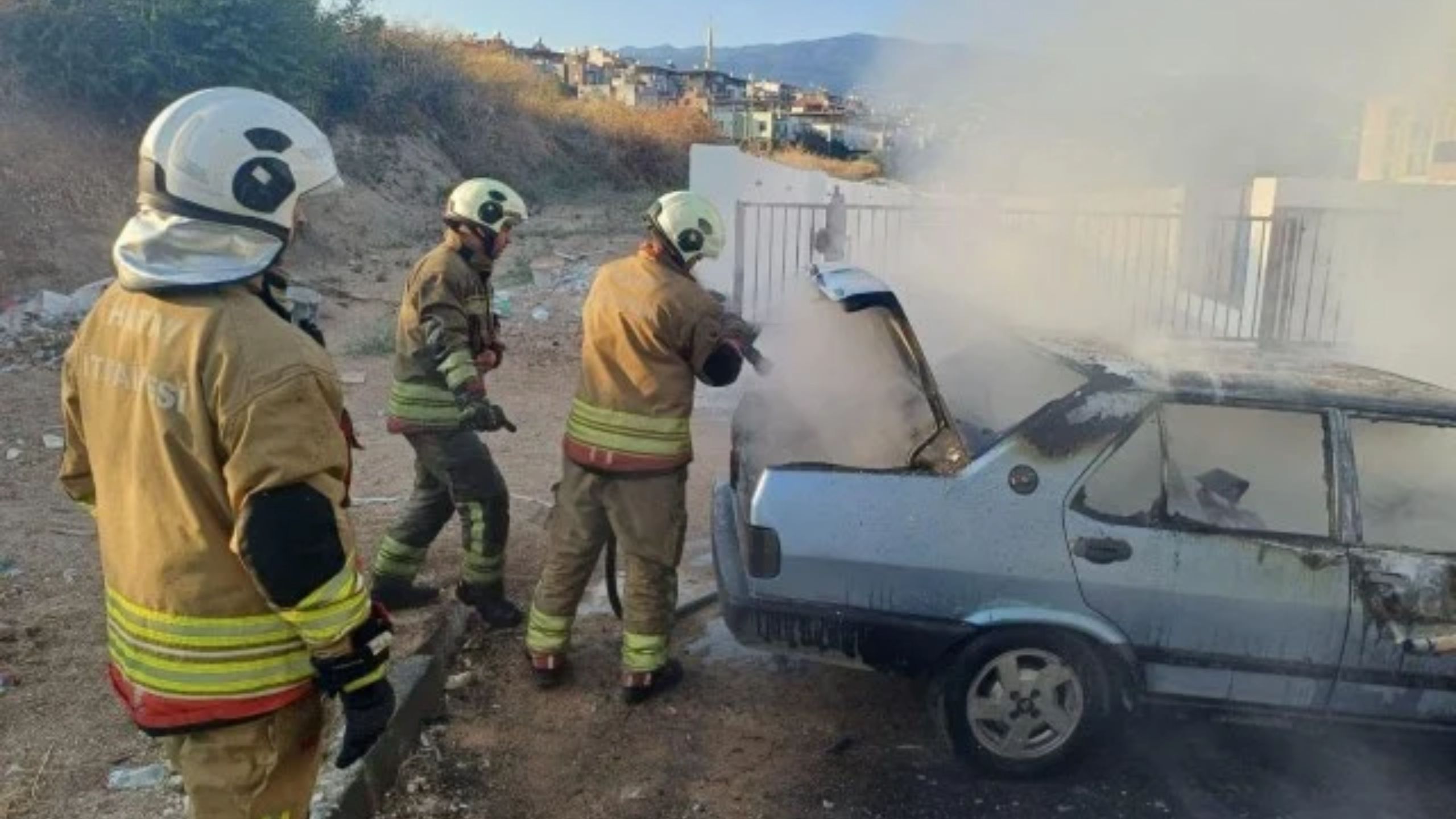 İskenderun’da Tofaş Marka Otomobil Alevlere Teslim Oldu