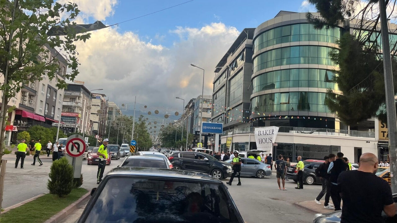 Osmaniye Avm Civarında Korkutan Kaza!