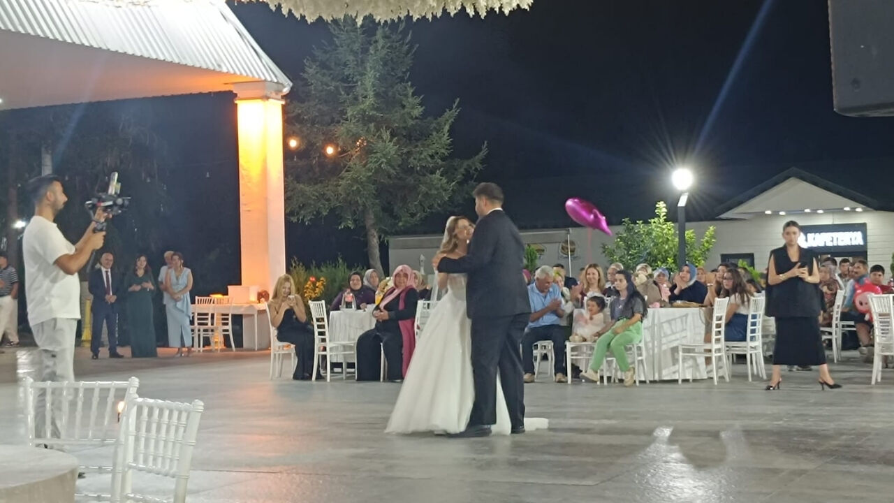 Osmaniye Basını Bu Düğünde Buluştu Sevcan Akbulut Ve Yusuf Daban Çifti Evlendi (2)