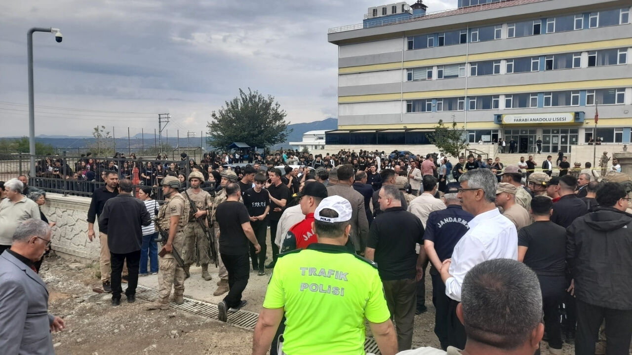 Osmaniye Eğitim İş'ten Okul Bahçesindeki Silahlı Saldırıda Güvenlik İhmali İddiası (2)