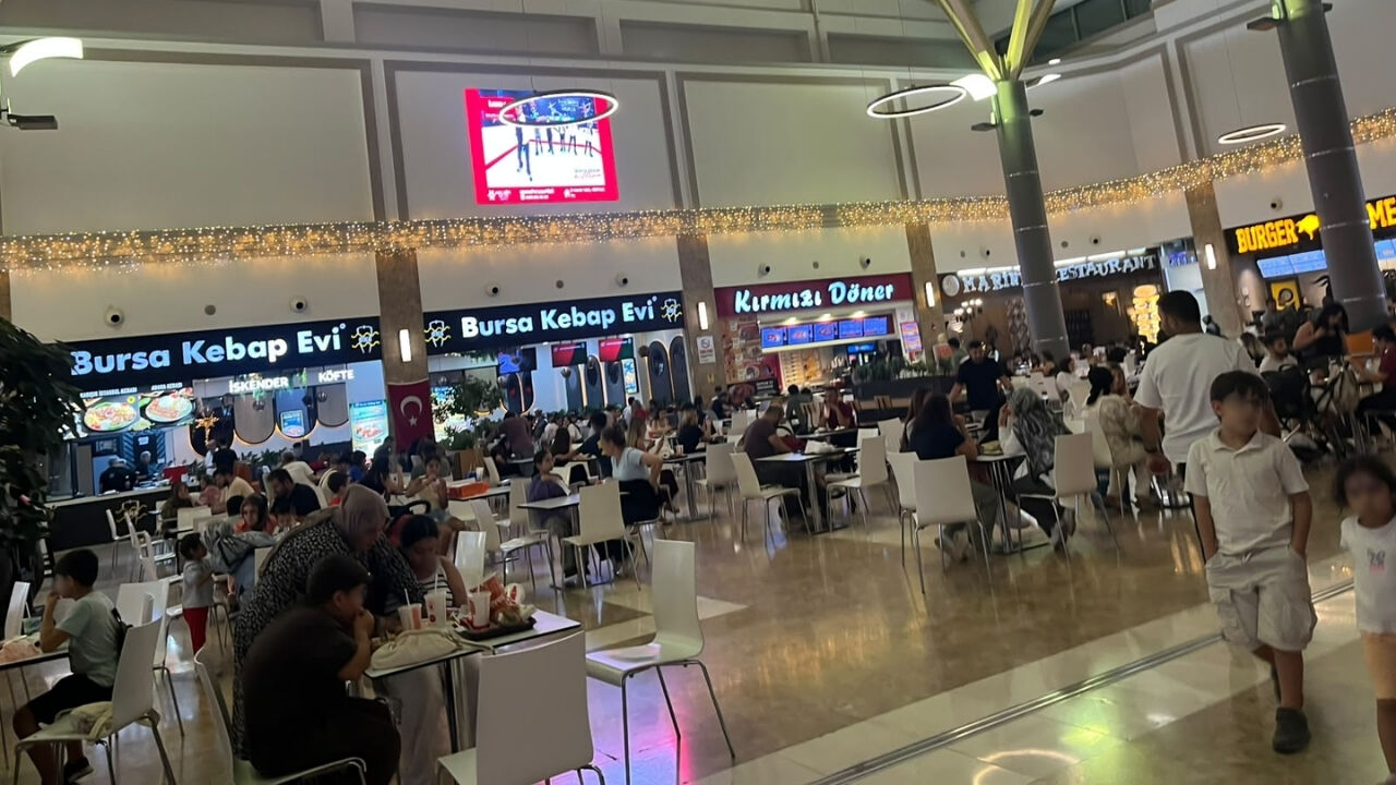 Osmaniye'de Dışarı Çıkanlar Soluğu Orada Aldı (3)