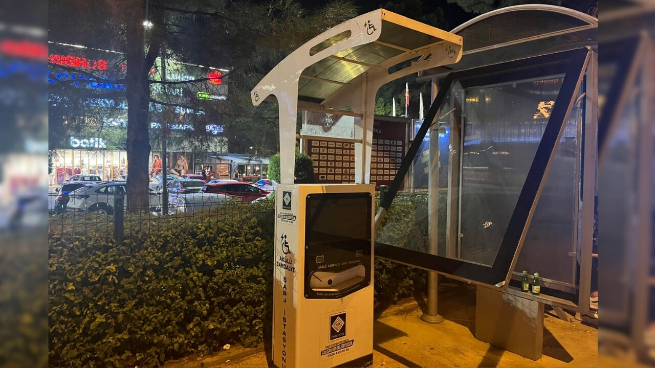 Osmaniye'de Engelsiz Şarj İstasyonu Kuruldu