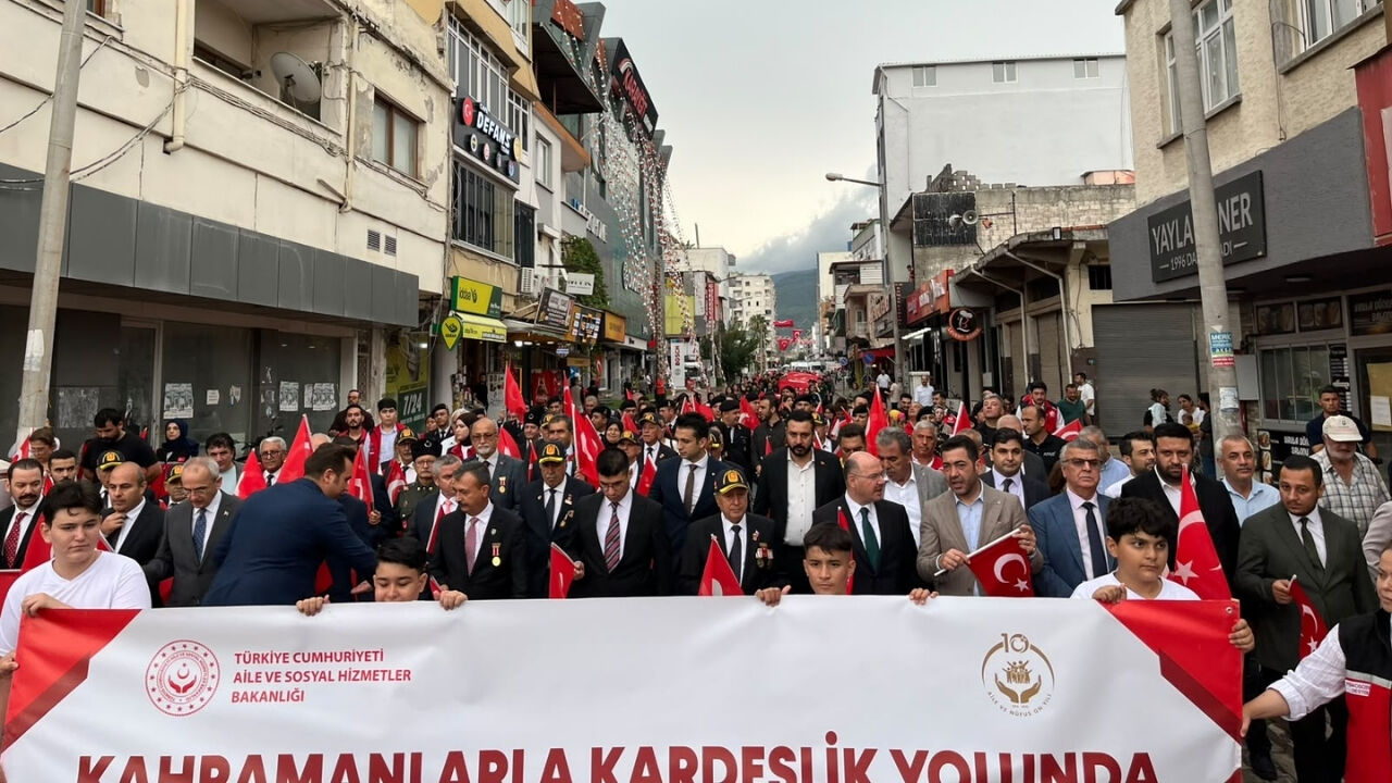 Osmaniye'de Gazilere Minnet Yürüyüşü