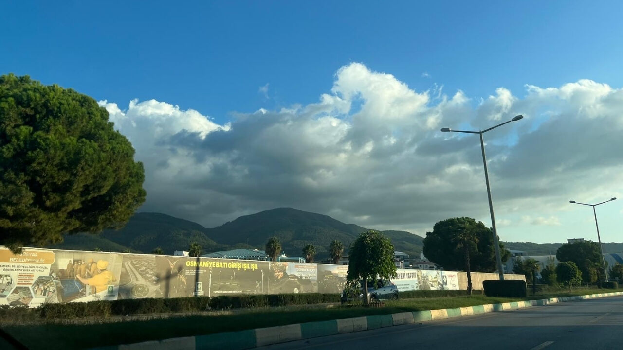 Osmaniye'de Gökyüzünü Kaplayan Karanlık Neyin Habercisi Meteoroloji Son Noktayı Koydu (1)