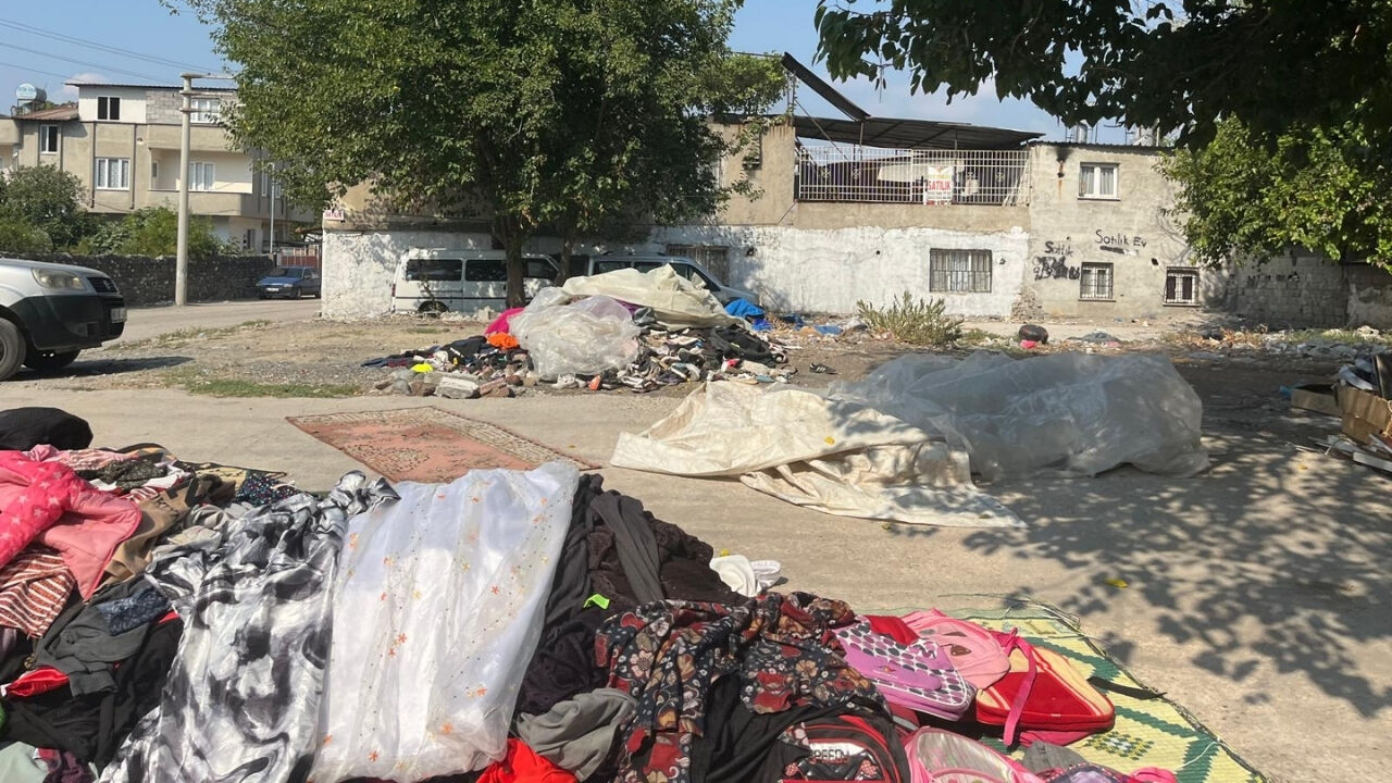 Osmaniye'de Kırmızı Halıda Lüks Değil, Yoksulluk Sergileniyor! (1)