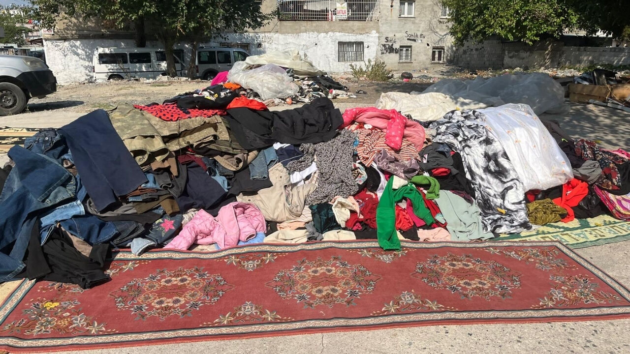 Osmaniye'de Kırmızı Halıda Lüks Değil, Yoksulluk Sergileniyor!