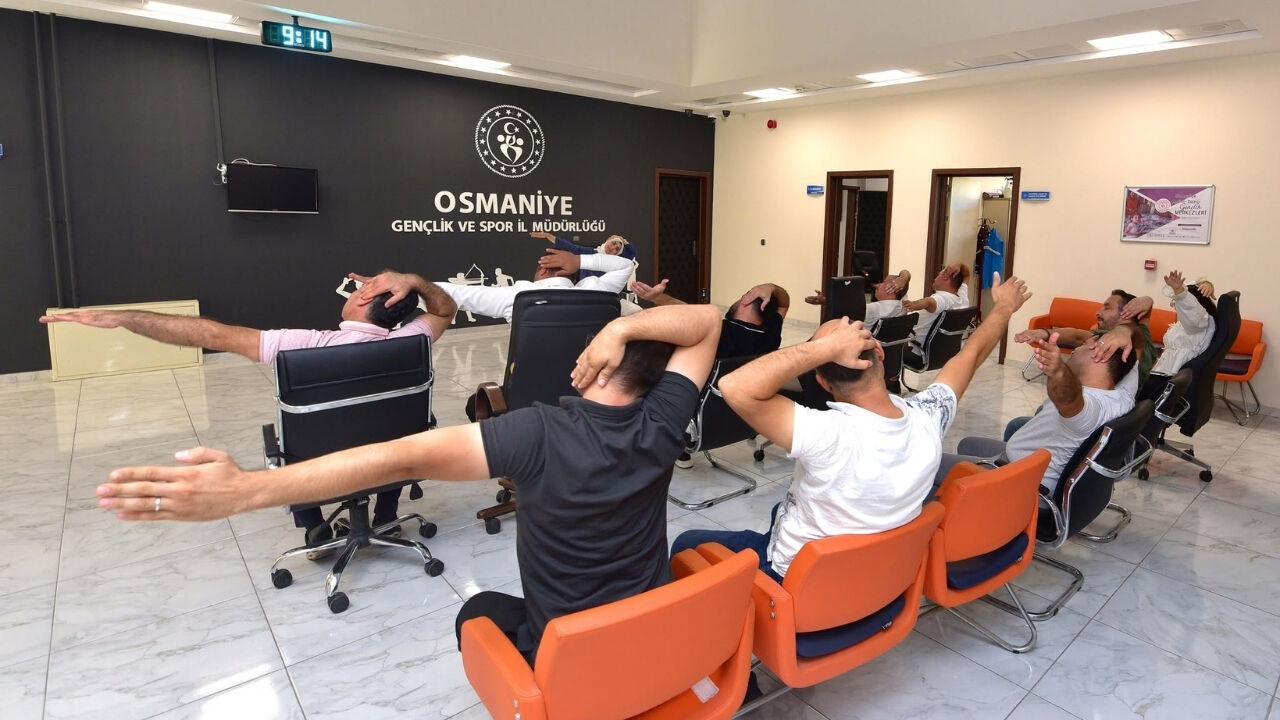 Osmaniye'de Masadan Kalkmadan Egzersiz Yaptılar