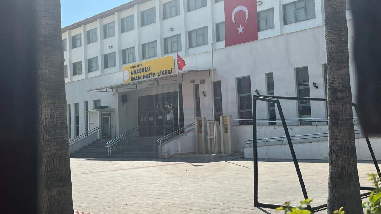 Osmaniye'deki O Okulda Atatürk Büstü Nerede (3)