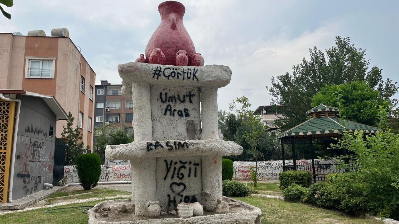 Osmaniyeli Muhtardan Gençlere Ezber Bozan Teklif Duvarları Bırakın, Size...
