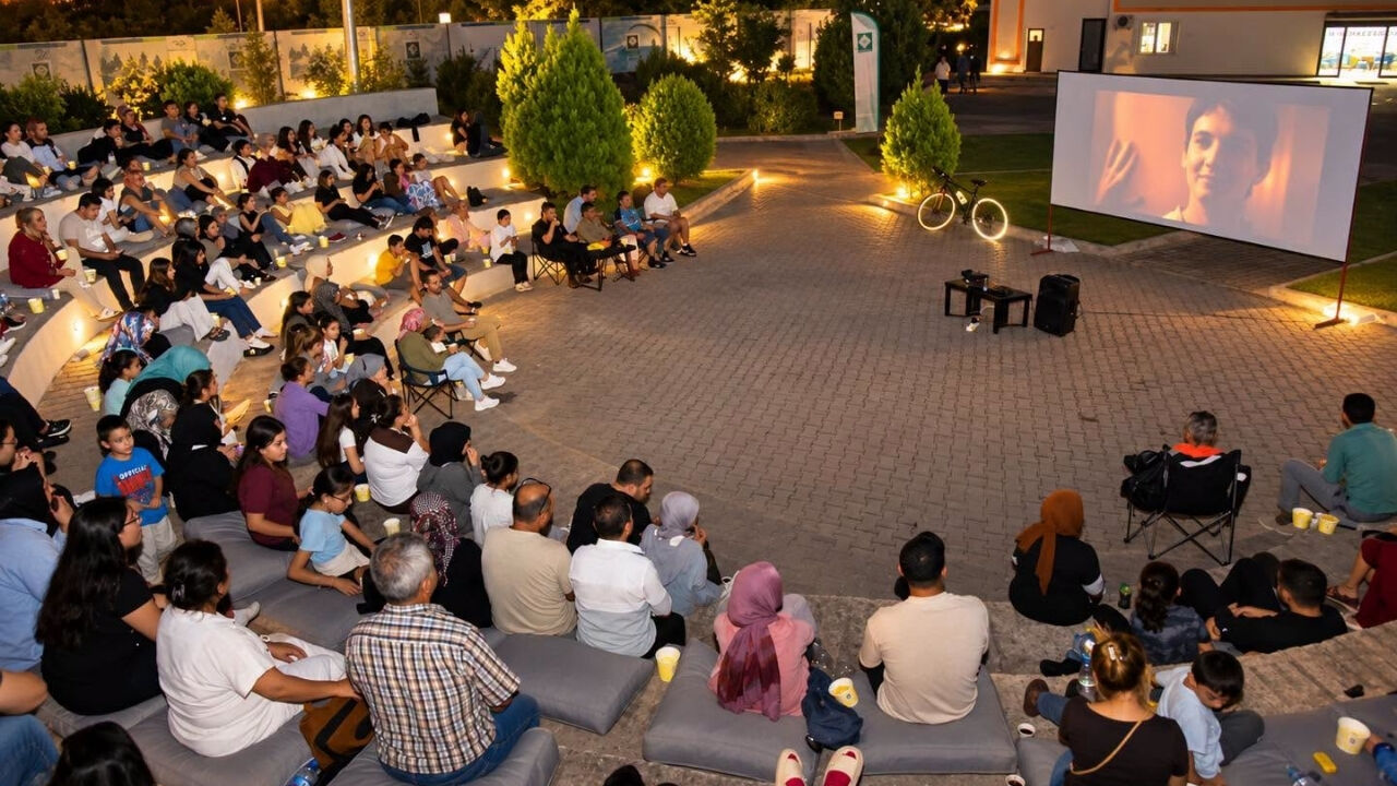Osmaniyeliler Açık Havada Hem Filmi Hem Maçı Yaşadı