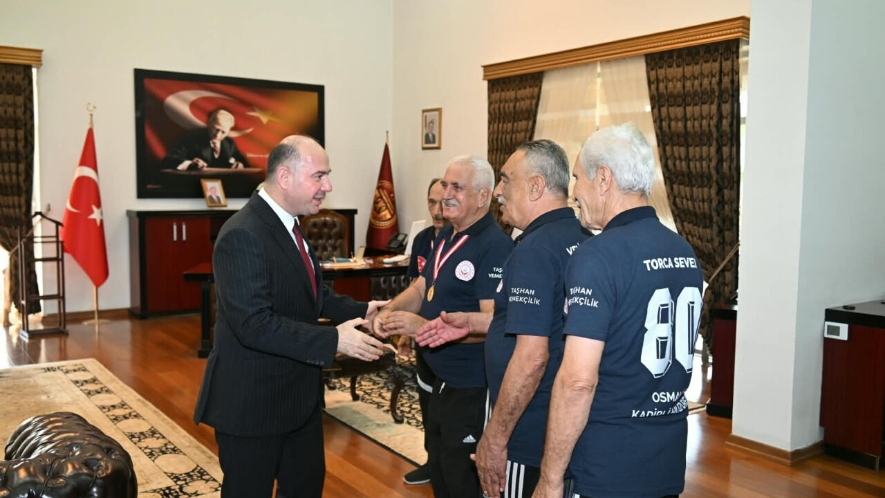 Vali Serdengeçti, Türkiye Şampiyonu Olan Osmaniye Bocce Takımını Tebrik Etti (1)
