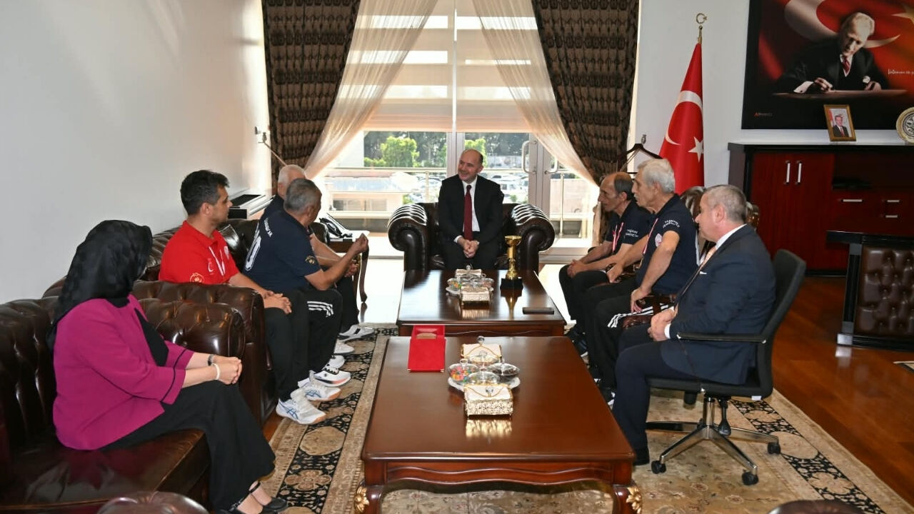 Vali Serdengeçti, Türkiye Şampiyonu Olan Osmaniye Bocce Takımını Tebrik Etti (2)