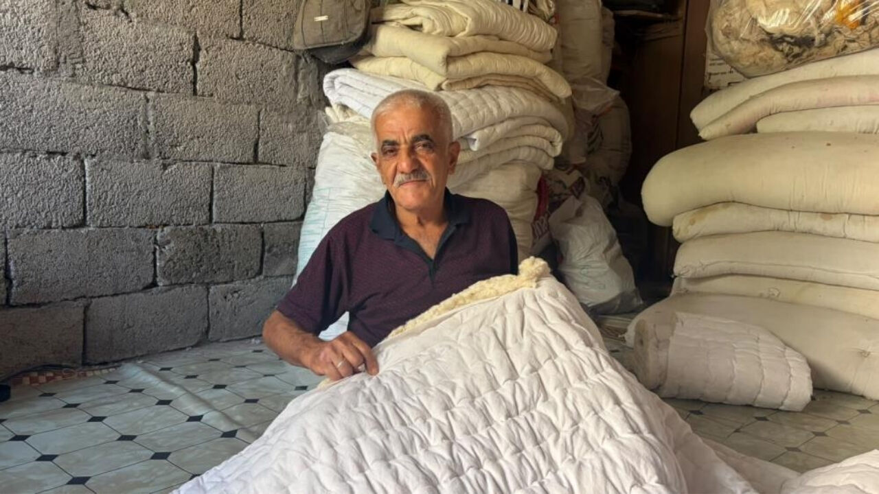 10 metrekarelik dükkanda 4 çocuk büyüttü!