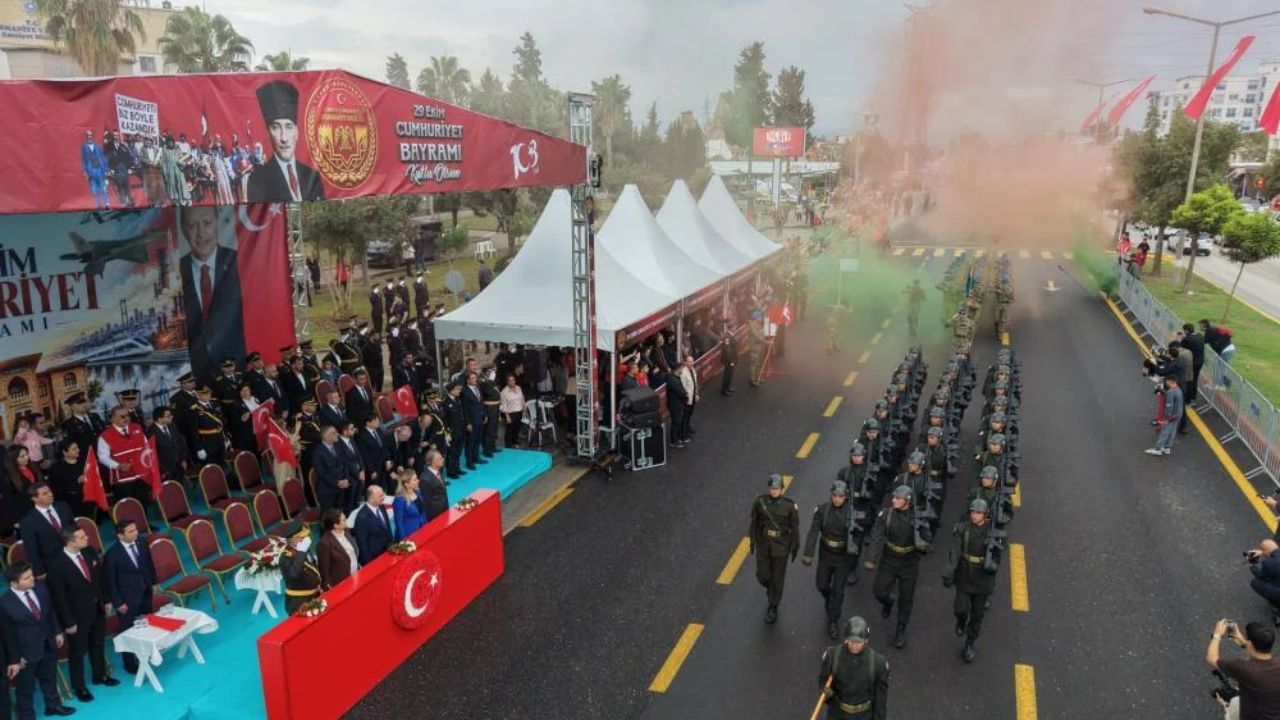 29 Ekim Osmaniye'de Coşkuyla Kutlandı Kartal Dansı Ve Korteje Yoğun İlgi (1)