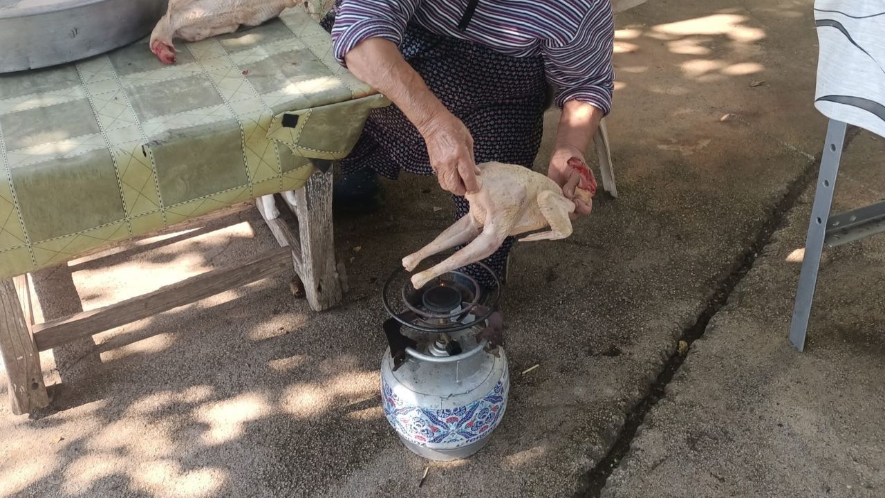 77 Yaşındaki Döndü Nine “Yarım Asırdır Evime Market Tavuğu Girmedi” (1)