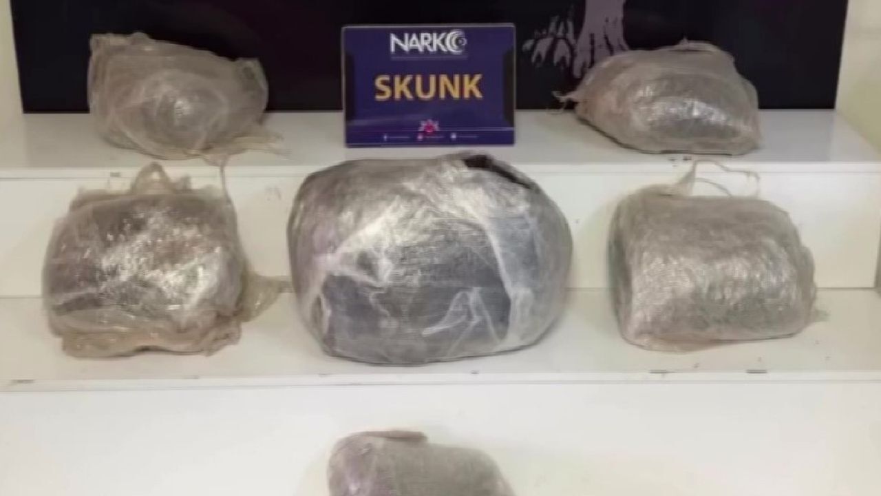 Adana Ova Mahallesinde Narkotik Polisleri Torbacı Aracını Nasıl Durdurdu (2)