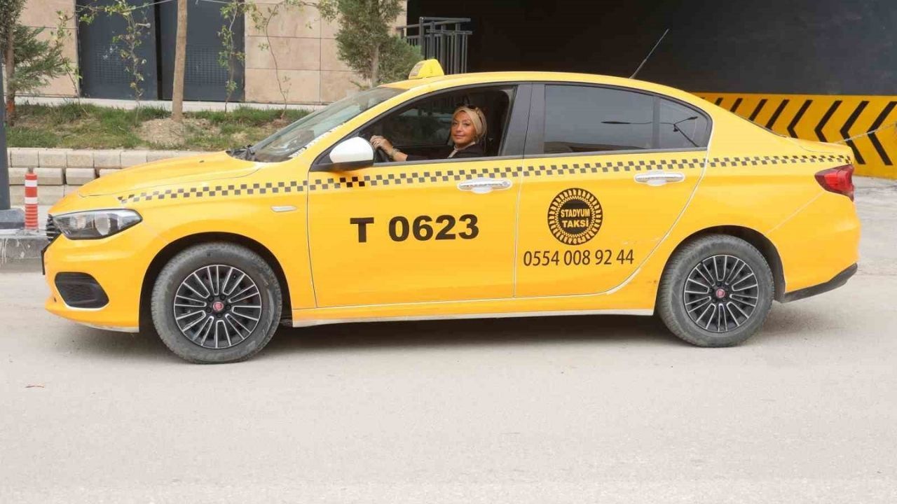 Ağabeyinin Emanetine Sahip Çıkan Kadın Sürücü Antakya Sokaklarında Direksiyon Sallıyor (2)