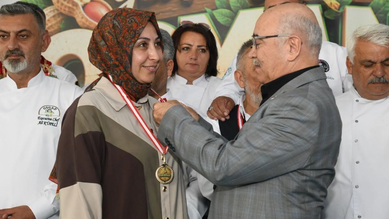 Annemin Fıstık Gibi Tatlıları Sahnede İşte Yarışmanın Kazananları! (3)