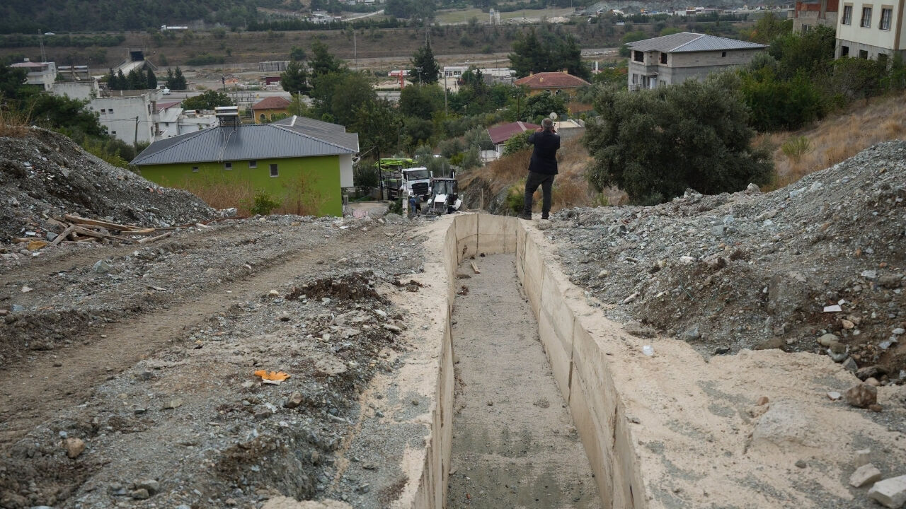 Bahçe'de 3 Mahallede Yağmur Suyu Kanalı Çalışmaları Başladı (1)