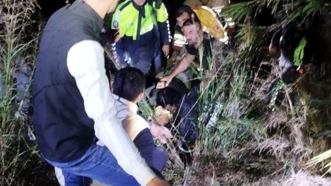 Defne'de Kamyonet Asi Nehrine Uçtu (2)