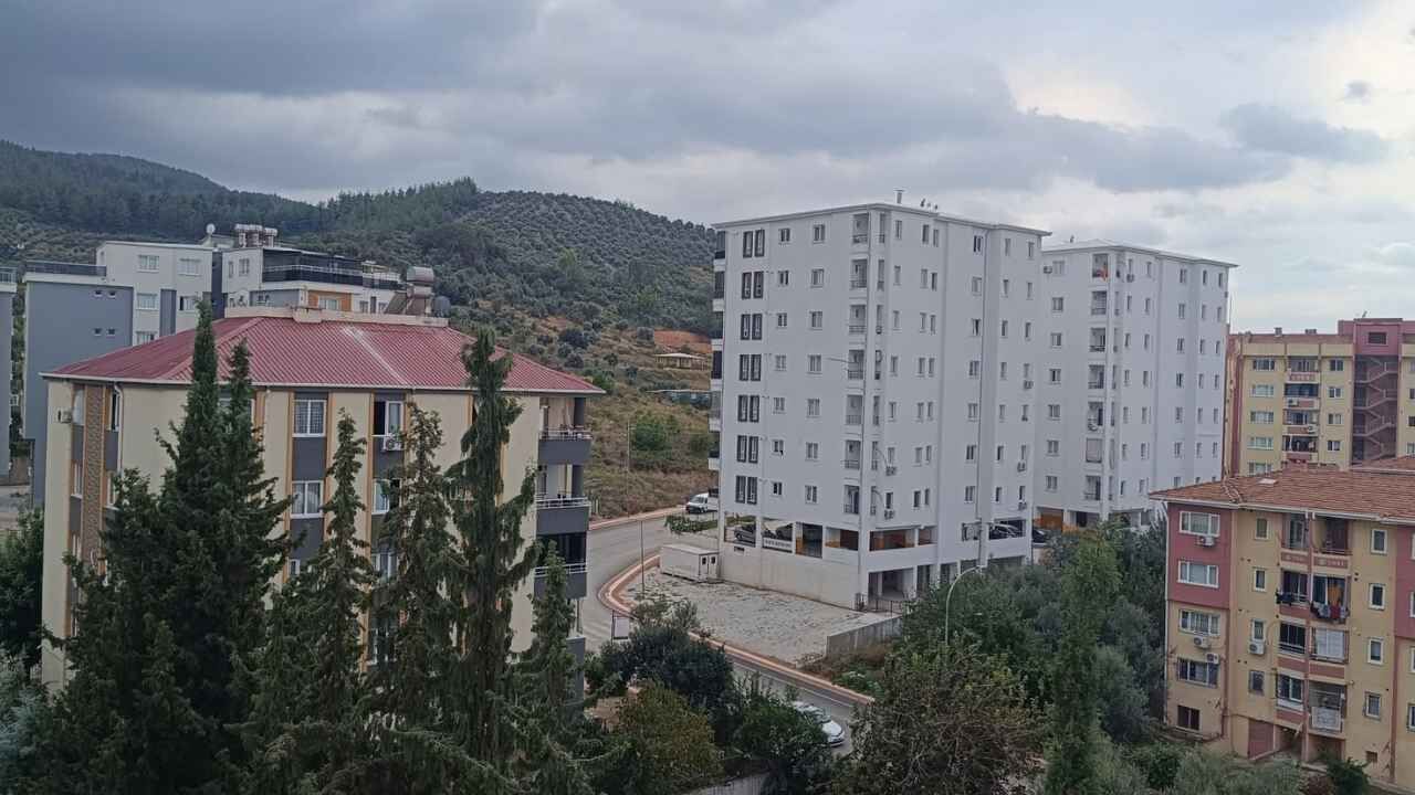 Deprem Yıkıntısı Üç Yıldır Kaldırılmayı Bekliyor (2)
