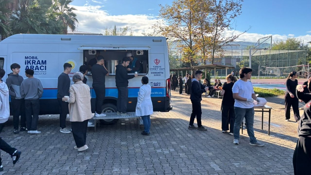 Ders Öncesi İçleri Isıttı! Osmaniye'deki O Lisede Renkli Anlar (2)