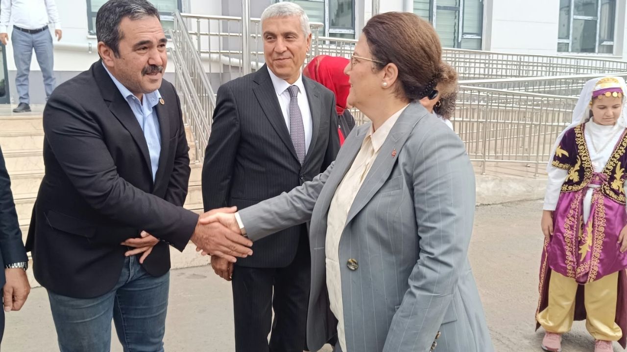 Derya Yanık'tan Osmaniye 75. Yıl Ortaokulu'na Ziyaret (1)