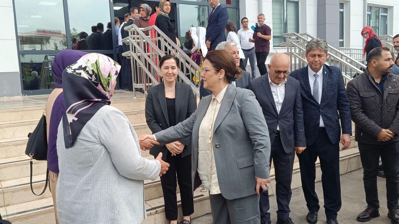Derya Yanık'tan Osmaniye 75. Yıl Ortaokulu'na Ziyaret (2)