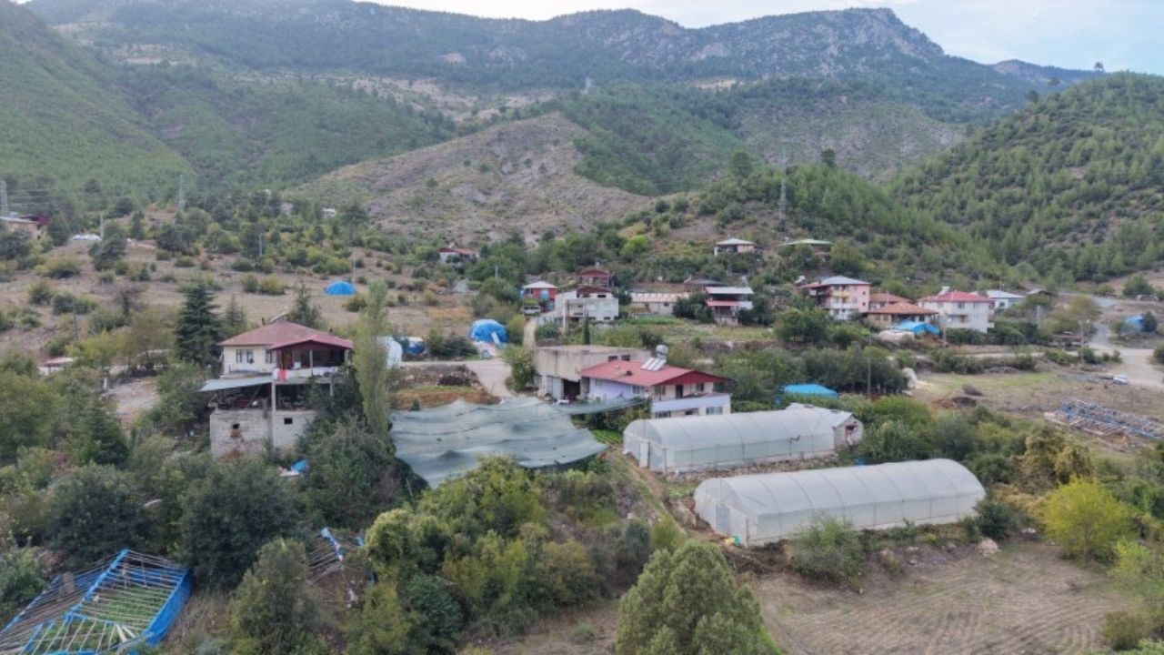İlk Kez Yetiştirdiği Meyveyi 500 Liradan Satıyor (1)
