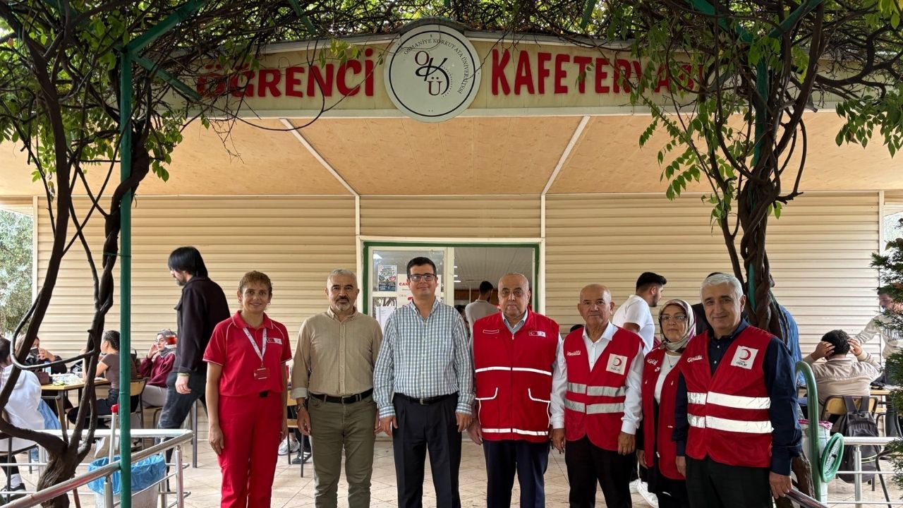 Kızılay Adana Ve Düziçi Ekipleri Üniversitelilerle Kampüste Bir Arada! (1)