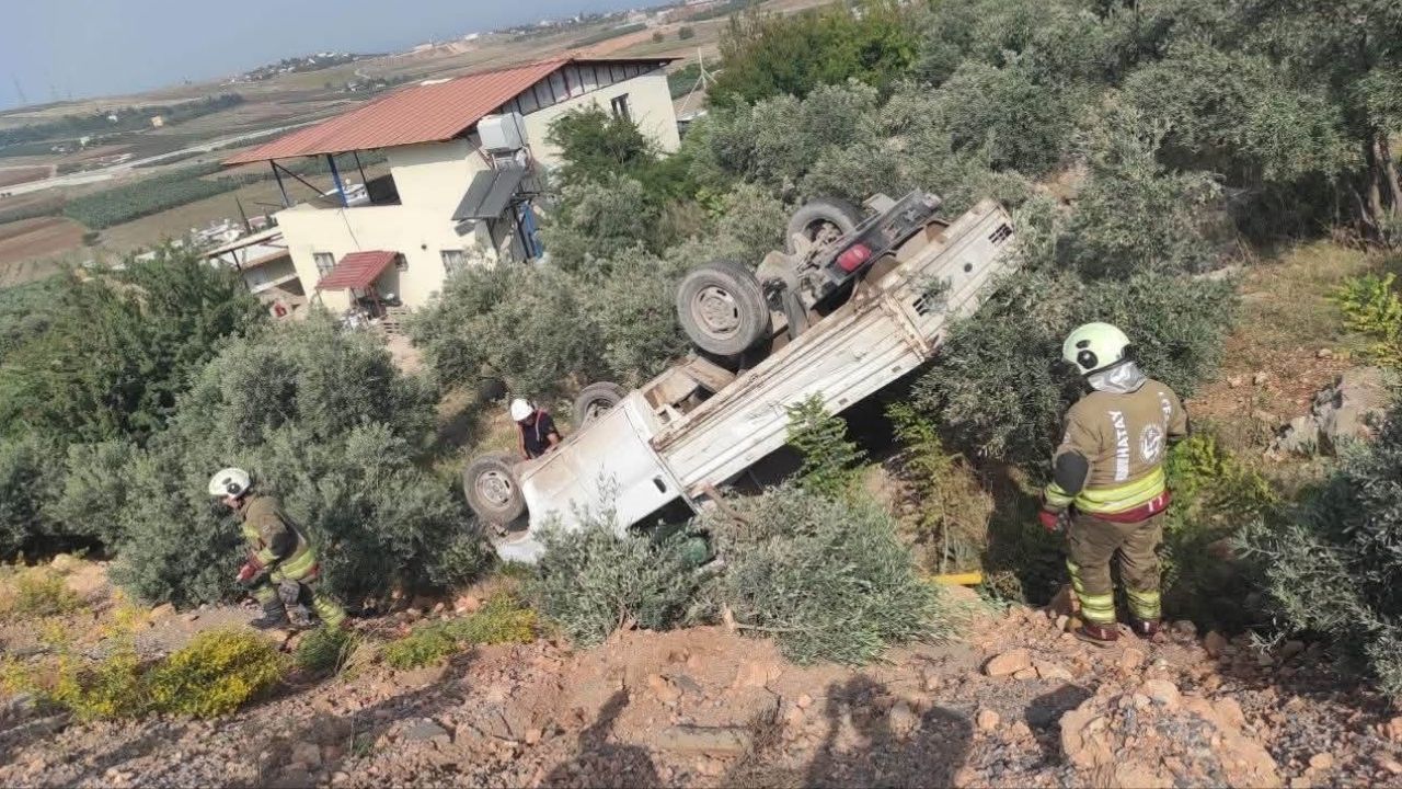 Kontrolden Çıkan Kamyonet Zeytin Bahçesine Uçtu (1)
