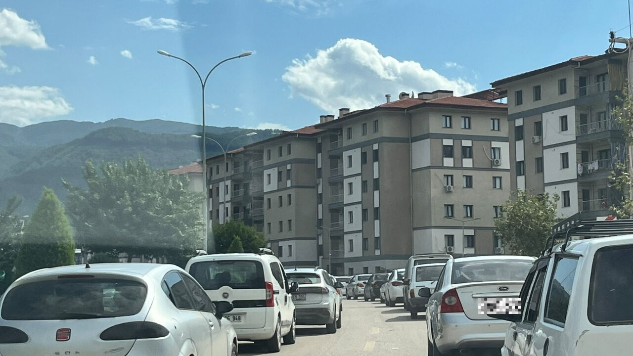Kpss Çıkışı Traifk Kitlendi (1)