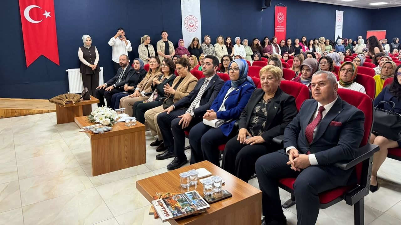 Milletvekili Derya Yanık, Osmaniye Kadın Liderler Zirvesi'ne Katıldı (5)